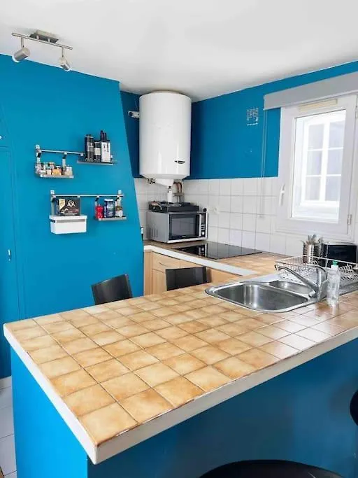 Cozy Flat, Sentier, 2 Guests 아파트
