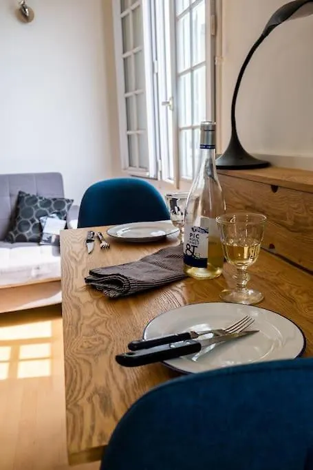 Cozy Flat, Sentier, 2 Guests 아파트 *